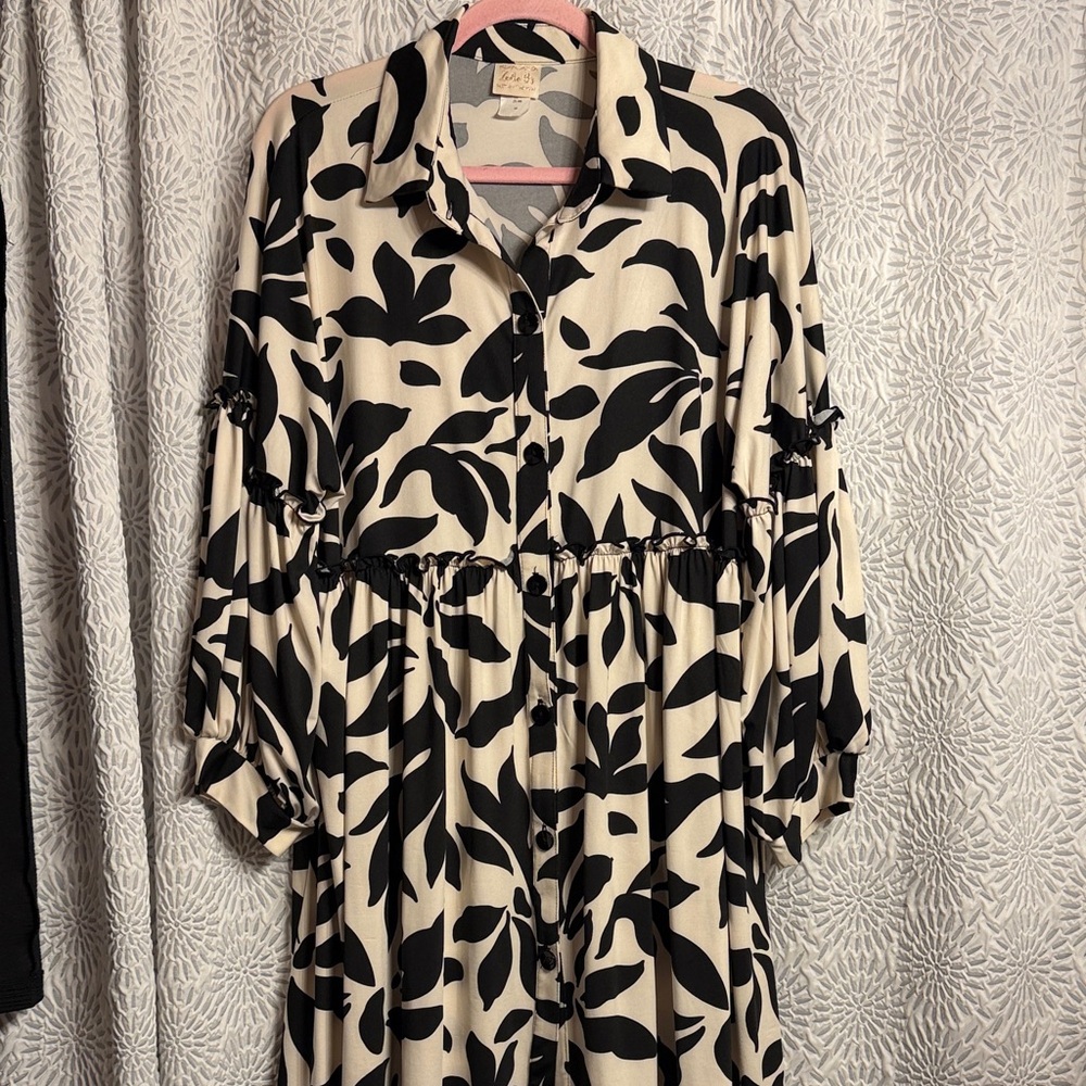Zadie B’s Chic Black and Cream Leaf Print Women's Long Sleeve Top